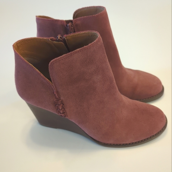 Lucky Brand Yimme Wedge Side Zip Suede Booties Size 8.5 Dusty Rose Pink EUC - Picture 3 of 8